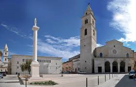 Cattedrale e piazza di Andria